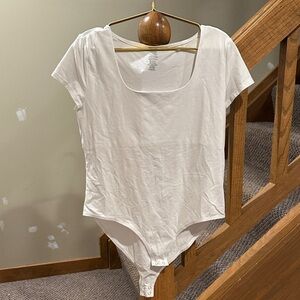 George White Scoop Neck Short Sleeve Bodysuit with Snap Hem